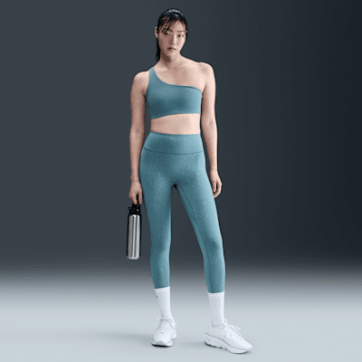 Nike Universa