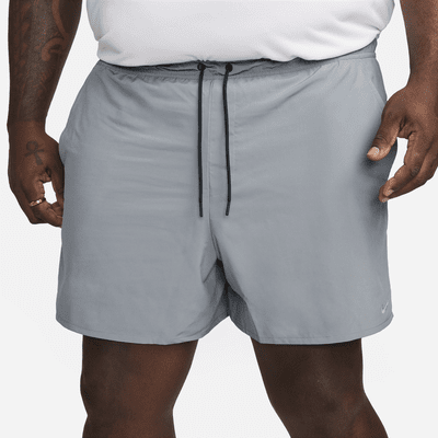 Shorts versátiles sin forro Dri-FIT de 13 cm para hombre Nike Unlimited