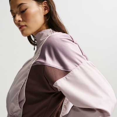 Chamarra deportiva ajustada para mujer Nike Sportswear