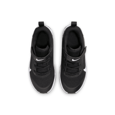 Nike Omni Multi-Court Schuh für jüngere Kinder