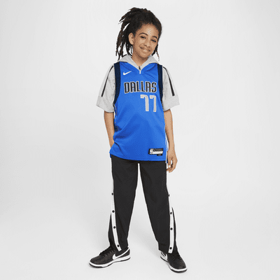 Dallas Mavericks 2023/24 Icon Edition Older Kids' Nike NBA Swingman Jersey