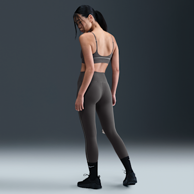 สปอร์ตบราผู้หญิงซัพพอร์ตระดับต่ำเสริมฟองน้ำ Nike One