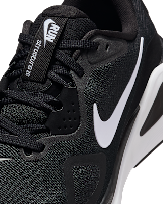 Nike Structure 26