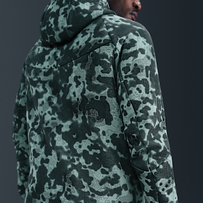 Chamarra Windrunner de tejido Fleece camuflajeada de cierre completo para hombre Nike Tech