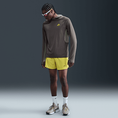 Playera de correr Dri-FIT UV con gorro para hombre Nike