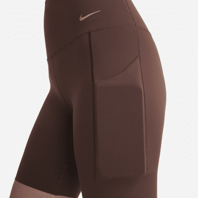 Shorts de ciclismo con bolsillos de 20 cm de tiro alto y media sujeción para mujer Nike Universa