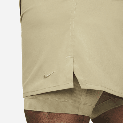 Shorts versátiles Dri-FIT de 18 cm 2 en 1 para hombre Nike Unlimited