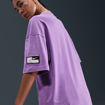 Nike Sportswear Women's Oversized Graphic T-Shirt