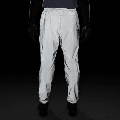 Pantaloni in tessuto con design rifrangente Nike Tech – Uomo