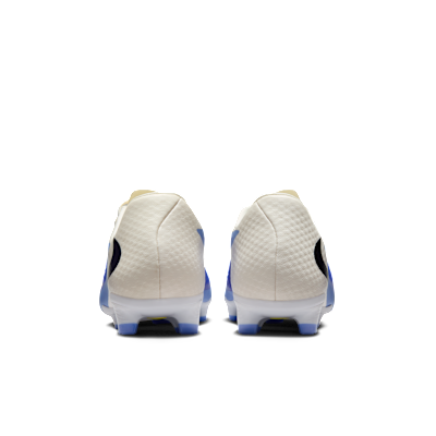 Nike Phantom 6 Low Academy Multi-Ground Football Boot