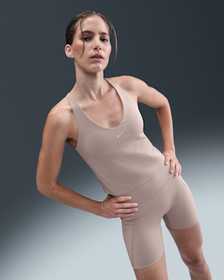 Женские  Nike Universa Medium-Support Padded Sports Bra Tank