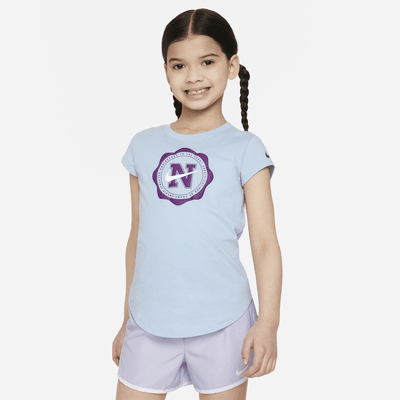 Playera con gráfico para niños talla pequeña Nike Prep in Your Step