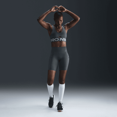 Shorts de ciclismo con bolsillos de tiro alto de 20 cm de sujeción firme para mujer Nike Go