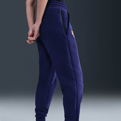 FC Barcelona Tech Nike Fleece Normal Belli Kadın Futbol Jogger'ı