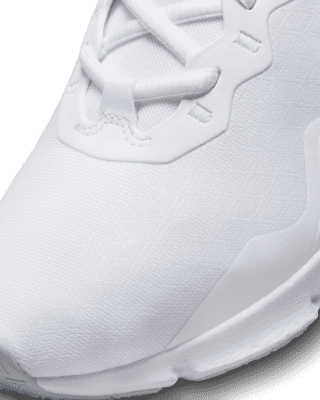 nike legend essential 2 sneaker