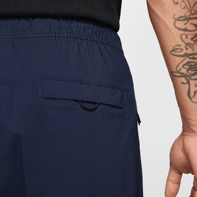 Pantaloni in tessuto con bordo aperto Nike Tech – Uomo