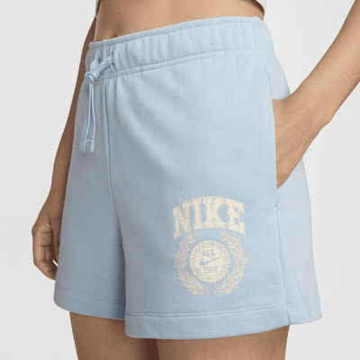 Shorts con gráfico de tiro medio para mujer Nike Sportswear Club Fleece