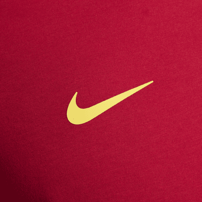 Liverpool FC Essential Men's Nike Soccer T-Shirt. Nike.com