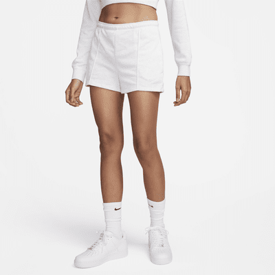 Shorts de French Terry slim de tiro alto de 5 cm para mujer Nike Sportswear Chill Terry