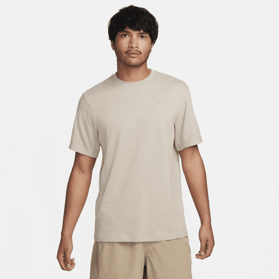 Playera versátil de manga corta para hombre Nike Primary