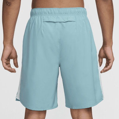 Nike Challenger vielseitige Dri-FIT Herrenshorts ohne Futter (ca. 23 cm)