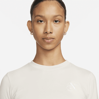 Nike Sportswear Essential Women's Slim Cropped T-Shirt