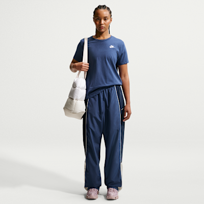 Nike Sportswear Club Essentials Women's T-Shirt