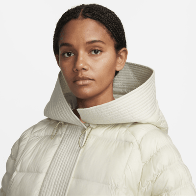 Chamarra con gorro Therma-FIT oversized para mujer Nike Sportswear Swoosh Puffer PrimaLoft®