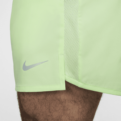 Shorts de correr Dri-FIT de 13 cm con forro de ropa interior para hombre Nike Challenger