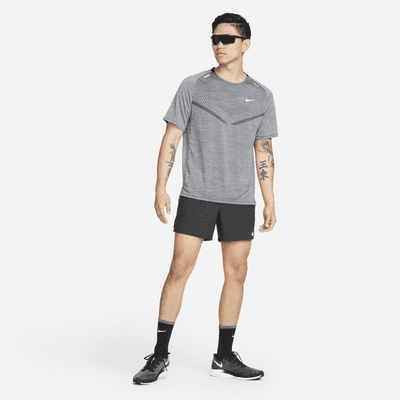 Nike Dri-FIT Stride 男款 5" 隱藏式內裡跑步短褲