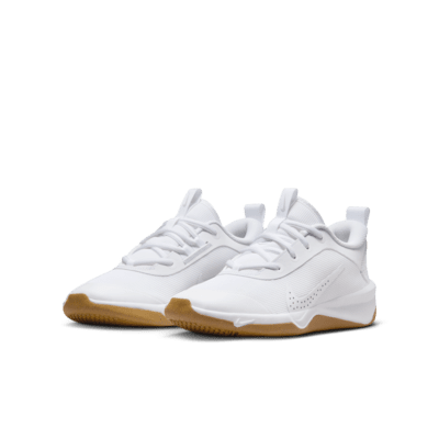 Nike Omni Multi-Court-sko til større børn (indendørs/bane)