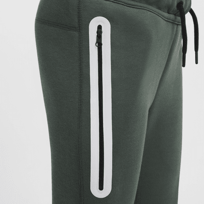 Nike Sportswear Tech Fleece joggebukse med reflekterende design til store barn