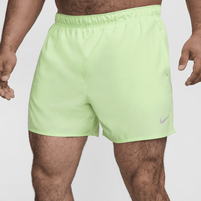 Shorts de correr Dri-FIT de 13 cm con forro de ropa interior para hombre Nike Challenger