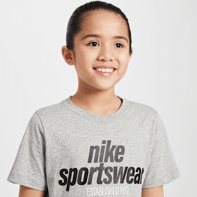 Nike Sportswear Older Kids' T-Shirt