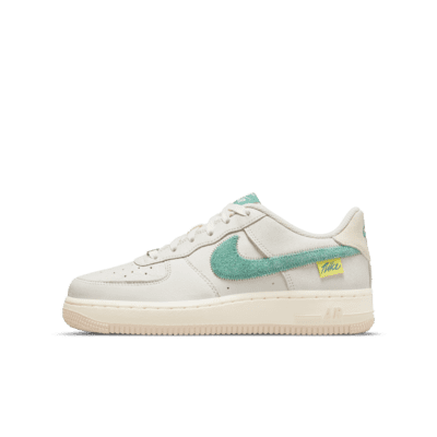 Calzado para niños talla grande Nike Air Force 1 LV8. Nike.com