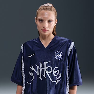 Nike Sportswear Women's Short-Sleeve Graphic Jersey Top