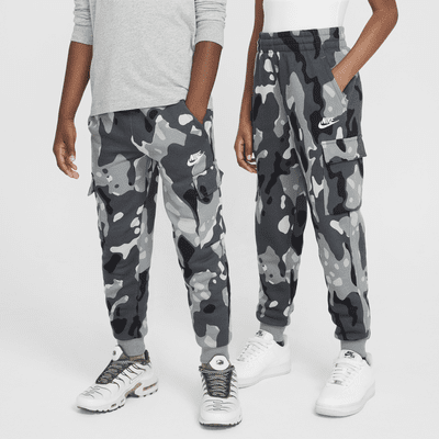 Nike Sportswear Club Fleece cargobroek met camouflageprint voor kids