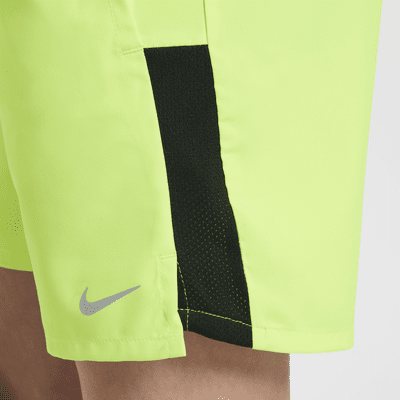 Nike Dri-FIT Challenger-løbeshorts til større børn (drenge)