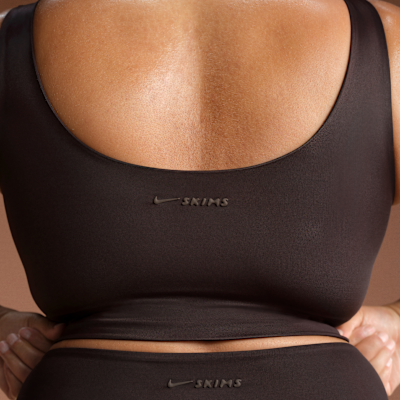 NikeSKIMS Shine Women's Scoop-Neck Bra Top