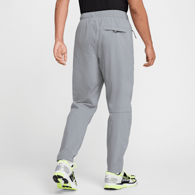 Nike Tech szőtt, nyitott szegélyű férfinadrág