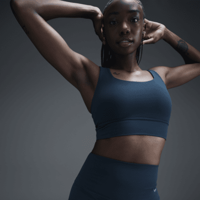 Bra deportivo de media sujeción de corte largo con almohadillas para mujer Nike Zenvy