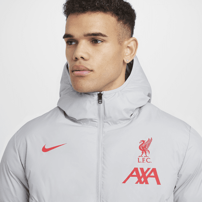 Pánská fotbal parka Liverpool FC Strike Windrunner PrimaLoft® Nike Storm-FIT s kapucí