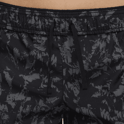 Shorts de correr Dri-FIT estampados con forro de ropa interior para mujer Nike One Tempo
