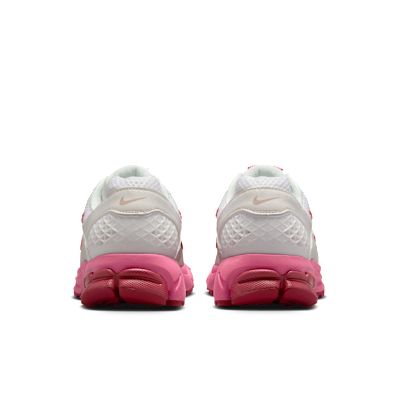 รองเท้าผู้หญิง Nike Zoom Vomero 5 พร้อมส่วนเน้นสะท้อนแสง