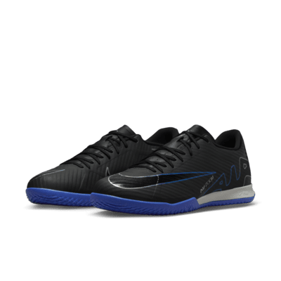 Nike Mercurial Vapor 15 Academy Indoor/Court Soccer Shoes.