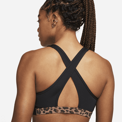 Bra deportivo con estampado de leopardo sin almohadilla de media sujeción para mujer Nike Swoosh