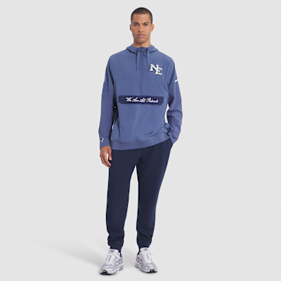 Chamarra Nike de la NFL con gorro de medio cierre para hombre New England Patriots Rivalries Collection Sideline Anorak