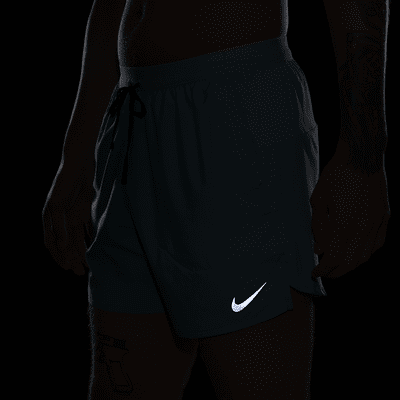 Short de running avec sous-short intégré Dri-FIT Nike Stride 13 cm pour homme