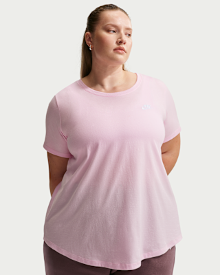 Женская футболка Nike Sportswear Club Essentials (Plus Size)