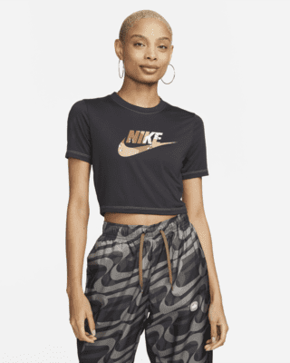 Nike Sportswear Women's Slim Fit Cropped T-Shirt.